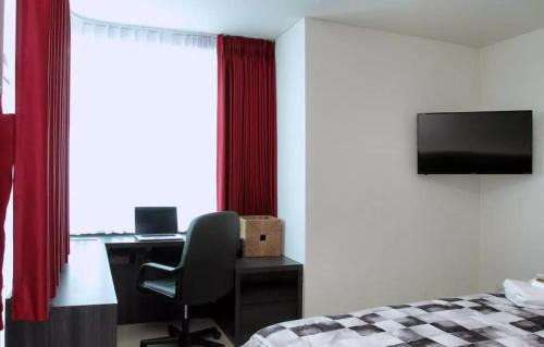 Pluit Apartment | Green Bay Condominium by Kevin