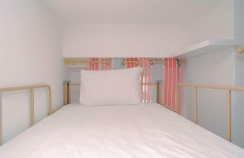 Pluit Apartment | Green Bay Pluit Studio Apartment with 2 Single Beds By Travelio