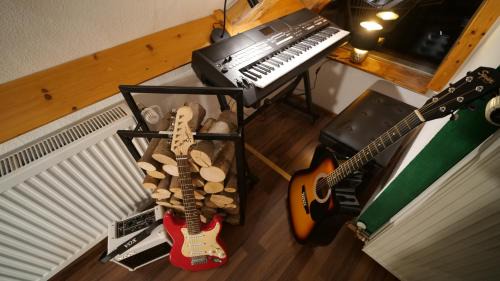 Fluorn Apartment | Green Loft Schwarzwald - Dach-Balkon-Musik-Ecke