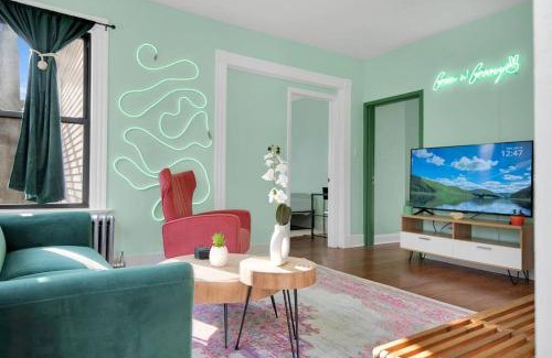 East Rock Apartment | Green N' Groovy in the Heart of East Rock Near DT, Yale