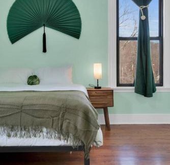 East Rock Apartment | Green N' Groovy in the Heart of East Rock Near DT, Yale