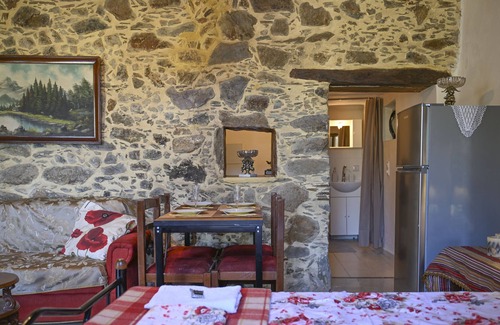 Elos House | Green Oasis in tranquil village