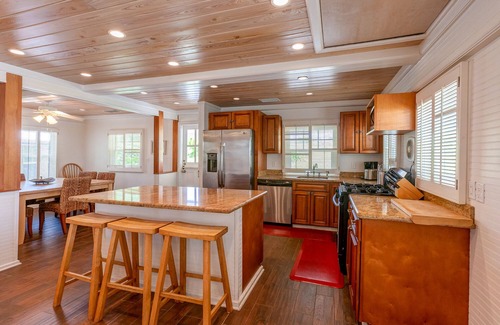 Hope Town House | Green Shutters: Charming 19th-Century Cottage in the Heart of Hope Town