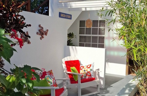 Caye Caulker Apartment | Green Studio - Amanda's Place - Pool and Tropical garden