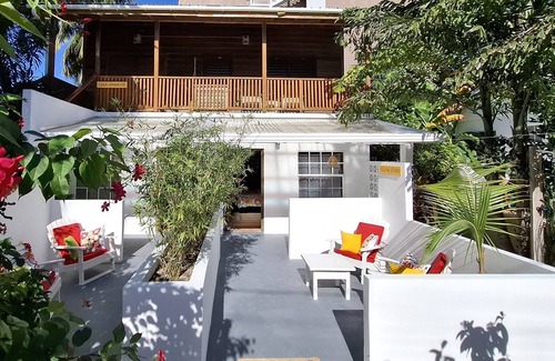 Caye Caulker Apartment | Green Studio - Amanda's Place - Pool and Tropical garden