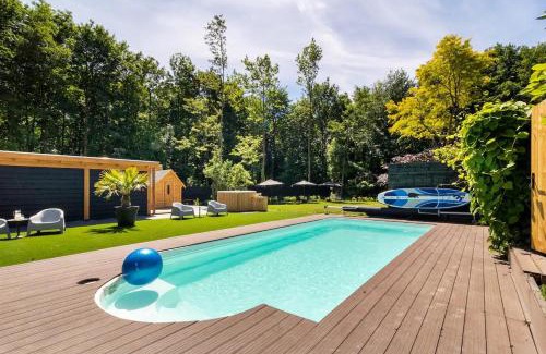 Zeewolde House | Green Tiny House with shared pool