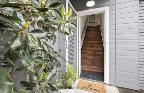 Kincumber Apartment | Green View Retreat Only 7 minutes to Terrigal Beach