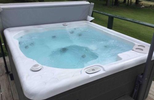 Turriff House | Green Yurt with Hot Tub - Sleeps 3 Parking & WiFi