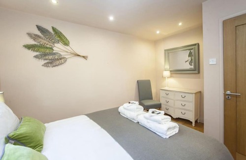 Bath House | Greenbanks Lodge with free on-site parking