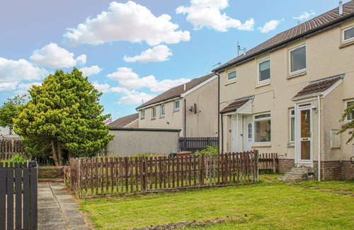 Motherwell House | Greenside Getaway Newarthill