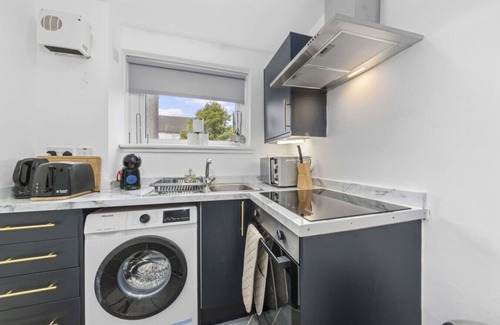 Glasgow Westend House | Greenside Getaway Newarthill