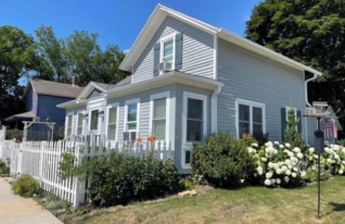 Oconomowoc House | Greenstone Cottage