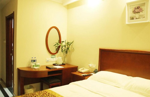 Zhapu Hotel | GreenTree Inn Zhejiang Jiaxing Zhapu Jiulong Mountain Express Hotel