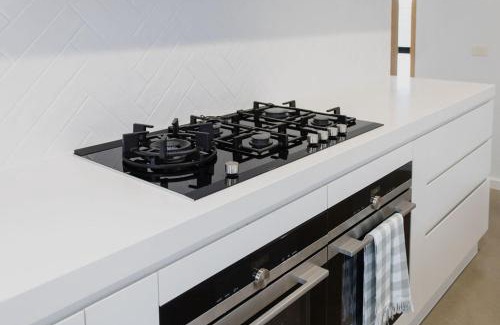 Ocean Grove House | Greenview Luxe - Sleeps 7 - Deck & Firepit