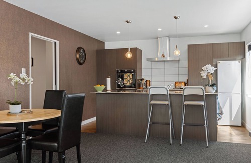Lowburn House | Greenway Charm - Cromwell Holiday Home