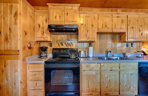 Greer Cottage | Greer River's Edge Cottage 2 bed- 1 bath- sleeps 4 - Fireplace