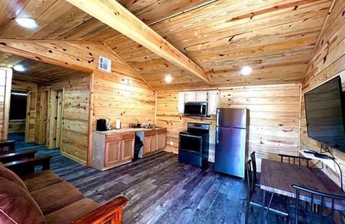 Coffeeville Cabin | Grenada Lake Resort 2 bedroom Cabin # 6