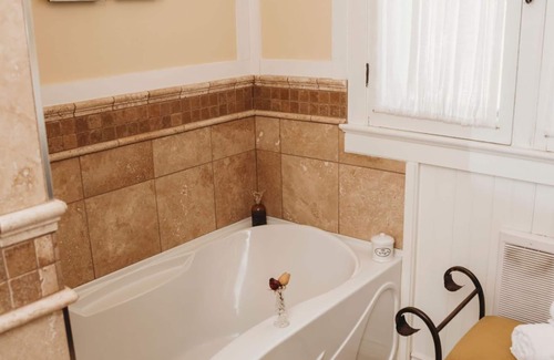 Pembroke House | Grey Gables Inn