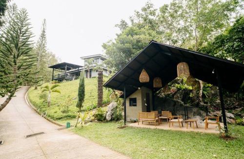 Balamban Villa | Grey Rock Mountain Villa w/Private Pool & Jacuzzi