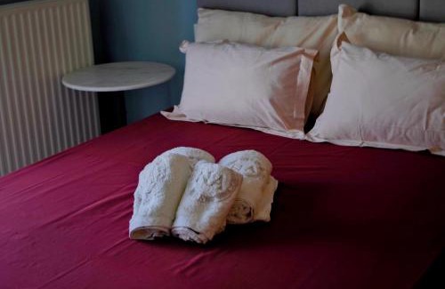 Patras Apartment | Grey Stones & Balcony