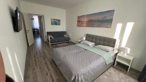 Vinnytsya Apartment | Grey & White Apart