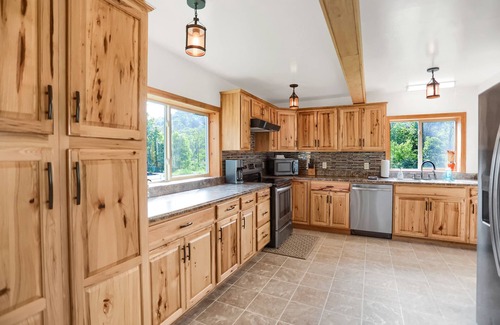 Huntingdon House | Griddy Coyote Raystown Lake Seven Points