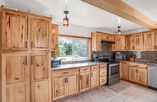 Huntingdon House | Griddy Coyote Raystown Lake Seven Points