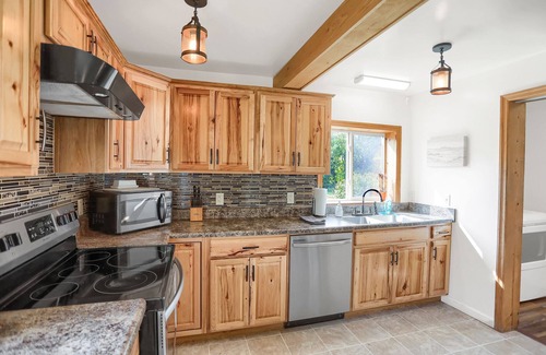 Huntingdon House | Griddy Coyote Raystown Lake Seven Points