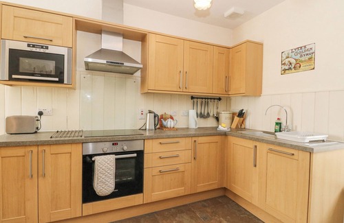 Invergarry House | GRIEVE’S HOUSE, pet friendly, with open fire in Fort Augustus