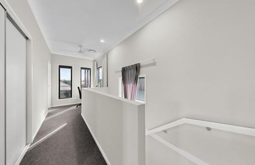 Griffin House | Griffin Family Stay 4BR New Home