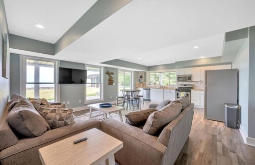 Port Austin House | Grindstone Lighthouse on Lake Huron Private Beach