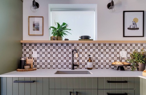 Nelson House | Grizzly Den Luxury Suite - 4 blocks from Baker St