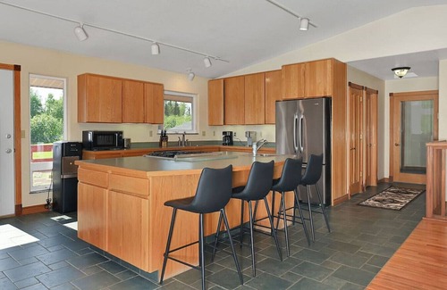 Ridgeway Cabin | Grizzly Lodge at the Lake | Close to Kenai River