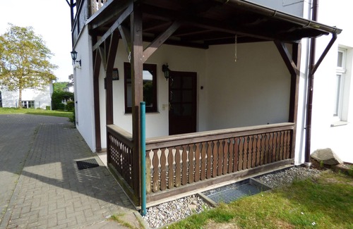 Sellin Apartment | Große Ferienwohnung Wa2 -100qm - im Erdgeschoss der Villa Walhall in einem parkähnlichen Garten