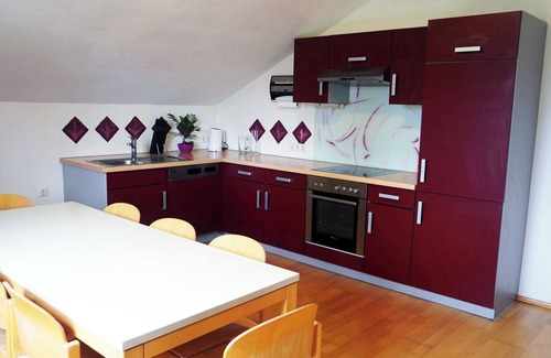 Ludersdorf-Wilfersdorf Apartment | Große Wohnung in der Nähe der Autobahn A2