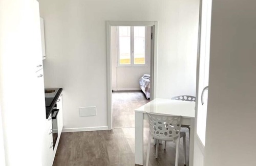 Sanremo Centre Apartment | Großes Luxusstudio, Zentrum, 250m zum Meer für 3 Personen