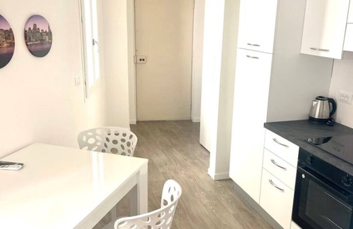 Sanremo Centre Apartment | Großes Luxusstudio, Zentrum, 250m zum Meer für 3 Personen