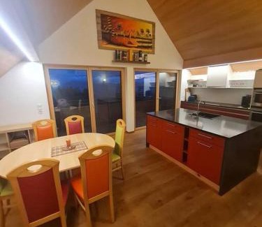 Dornbirn Apartment | Großzügige Ferienwohnung am Skigebiet Bödele mit Rheintalblick