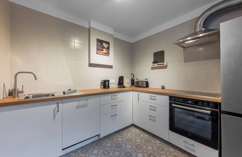 Magdeburg Apartment | Großzügige Wohnung +140 qm in Magdeburg Top-lage mit Kicker für bis zu 7personen