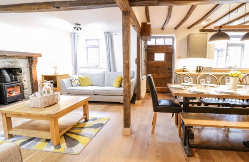 Llanfair Caereinion House | GROES HEOL, pet friendly, character holiday cottage in Mallwyd