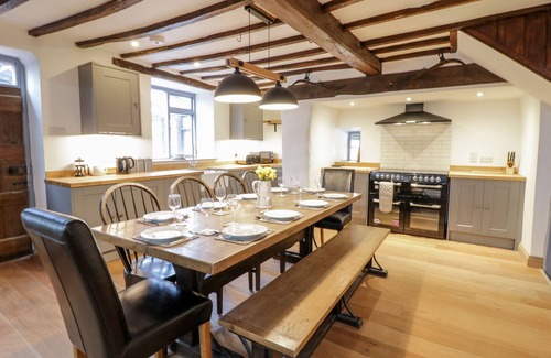 Llanfair Caereinion House | GROES HEOL, pet friendly, character holiday cottage in Mallwyd