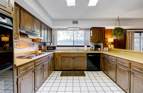 Universal City House | Groovy - A Birdy Vacation Rental