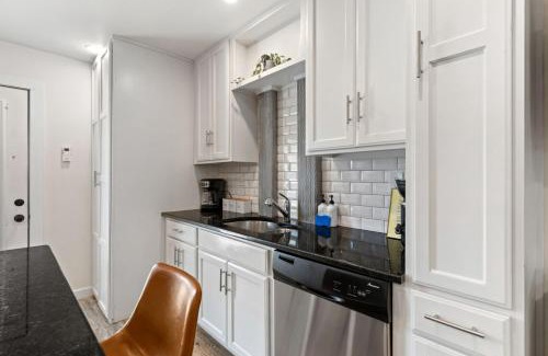 St. Edwards House | Groovy Townhouse near SoCo