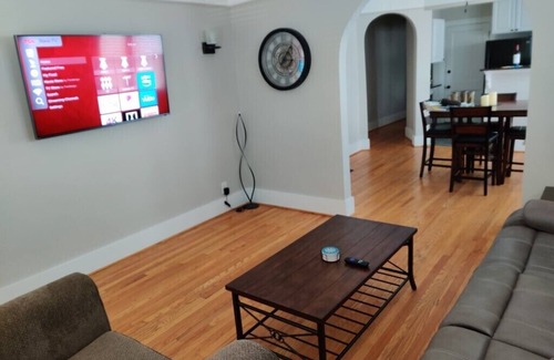 Grosse Pointe House | Grosse Pointe Cozy★ ★Downtown Detroit Close