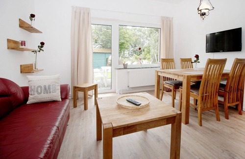 Westeraccumersiel House | Ground floor apartment with terrace and large bath