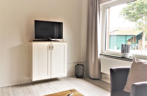 Westeraccumersiel House | Ground floor apartment with terrace and large bath
