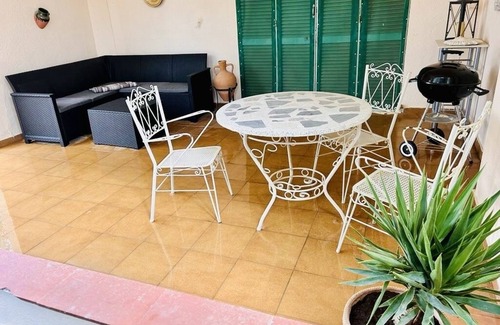 El Mas Bosca Apartment | Ground-floor apartment with large terrace and garden use