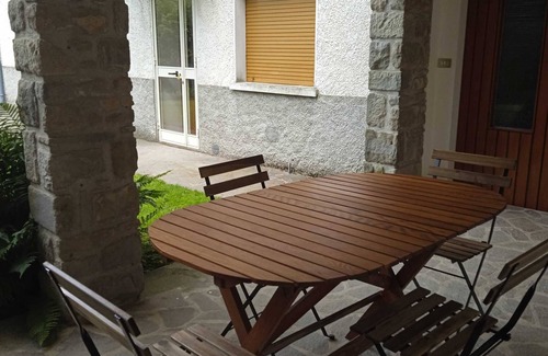 Vidiciatico House | Ground floor apartment with garden and porch