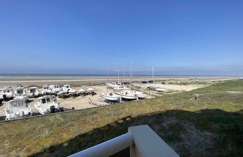 Merlimont-Plage Apartment | Ground floor apartment facing the sea with balcony and private parking