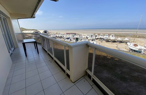 Merlimont-Plage Apartment | Ground floor apartment facing the sea with balcony and private parking